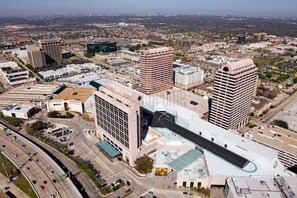 Exterior - Luxe 2BR | 2 King Beds + Gym & Pool Access (Dallas)