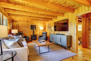 TV, fireplace, books, stereo - Private Spring-Fed Pond: Idyllic Shrewsbury Cabin! (Shrewsbury)