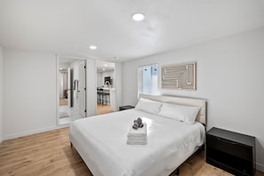 3 chambres, fer et planche Ă repasser, literie fournie