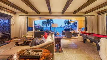 Luxury-Villa, Meerblick | Wohnzimmer