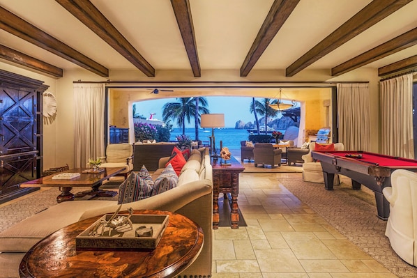 Luxury Villa, Ocean View | Living room