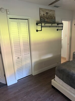 1 quarto, Wi-Fi de cortesia, roupa de cama