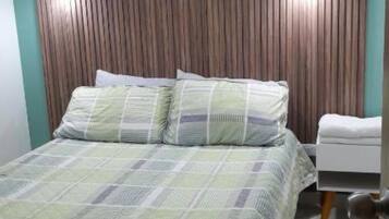 3 habitaciones, tabla de planchar con plancha, wifi y ropa de cama