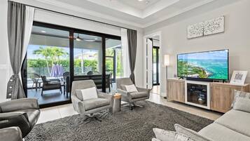 House, Multiple Beds, Pool Access, Pool View (Love Shack) | Living area