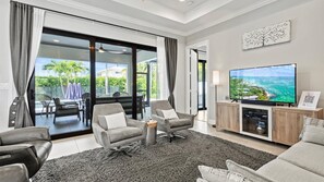 Nhà, nhiều giường, có thể sử dụng hồ bơi, quang cảnh hồ bơi (Love Shack) | Khu phòng khách