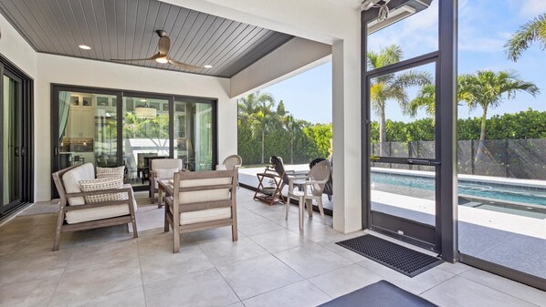 Nhà, nhiều giường, có thể sử dụng hồ bơi, quang cảnh hồ bơi (Love Shack) | Quang cảnh từ phòng