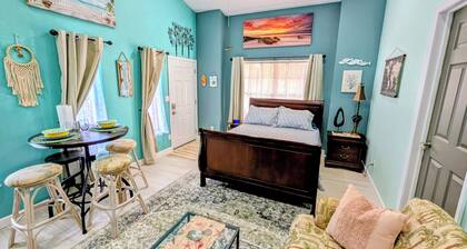 Tranquil studio with AC in quiet Merritt Island neighborhood