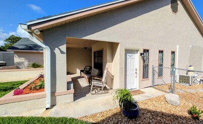 Tranquil studio with AC in quiet Merritt Island neighborhood