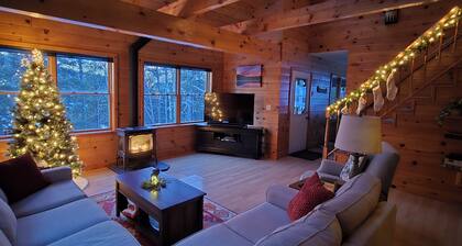 Quiet relaxing Maine getaway on the pond. Dog friendly!