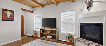 Rio Rancho Stay • SW-Style • Sandia Mountain Views