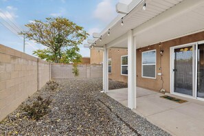 Property grounds - Rio Rancho Stay • SW-Style • Sandia Mountain Views (Rio Rancho)