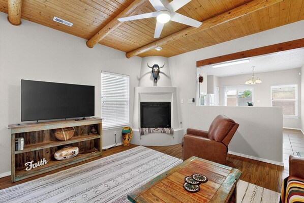 Smart TV, fireplace