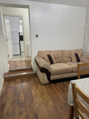 Three Bed Room Apartment (8 Guest) - Rushlome Rooms (Cheadle)