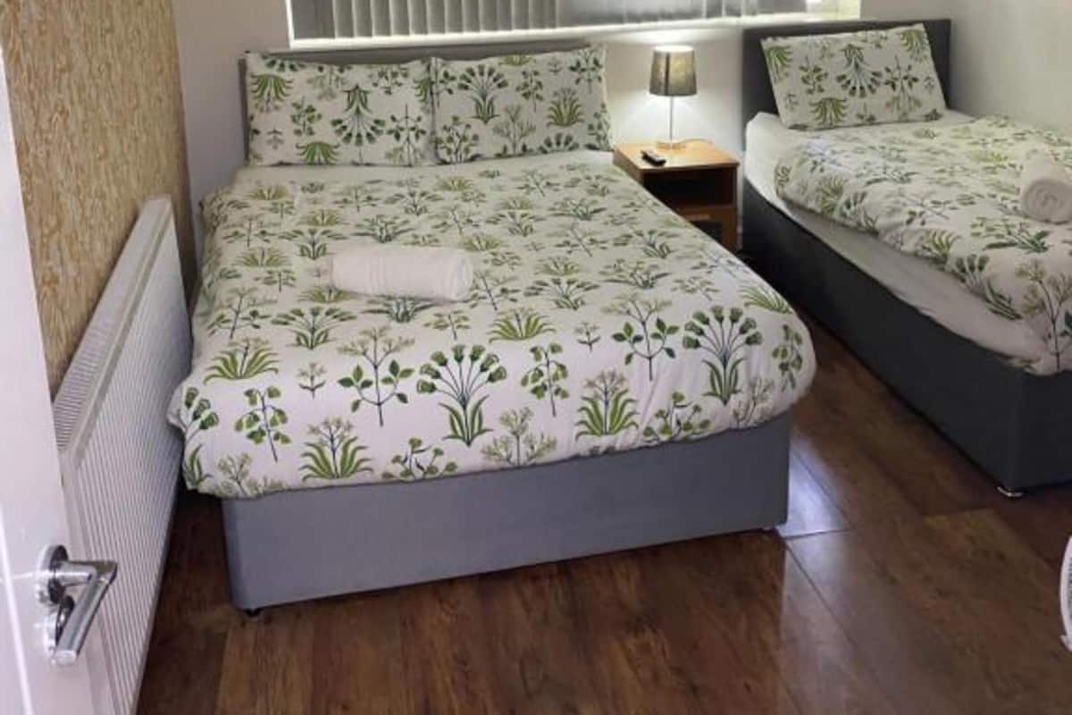 Standard Triple Room - Shared | Chambres insonorisées, fer et planche à repasser, Wi-Fi gratuit