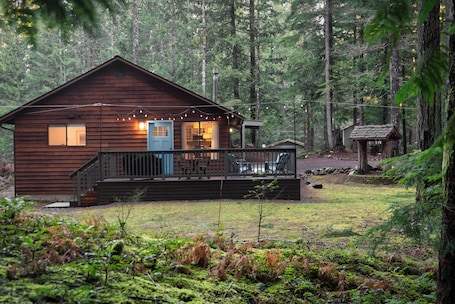 Exterior. The Harold - Quiet & Cozy, Bunkbed, Firepit, Grill