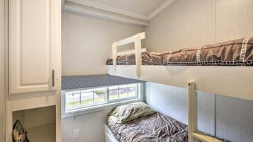 3 habitaciones, escritorio, wifi gratis y ropa de cama