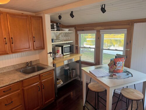 The Secret Hide-Out Waterfront Cottage w/ Kayaks and Fire Pit