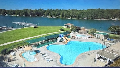 FULLY updated: Step-Free access 2BR2BA 2King & 1 queen. BEAUTIFUL & Pet friendly