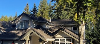 Quiet cozy room with a private  Half-bath and shared shower