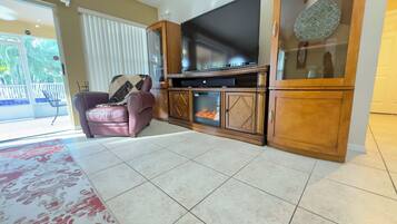 Casa Deluxe, vistes a la piscina | Sala d'estar