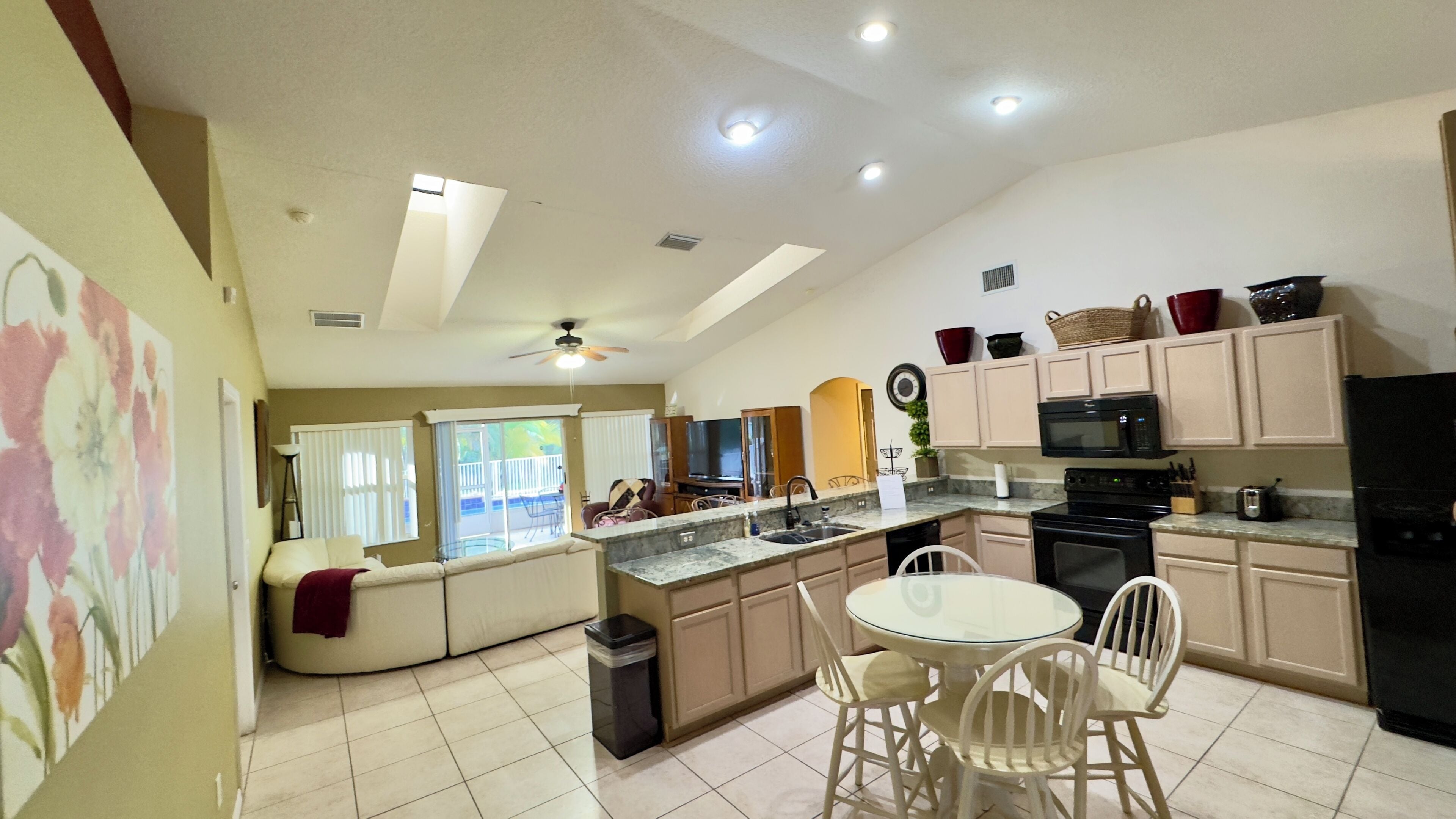 Deluxe House, Pool View | Private kitchen