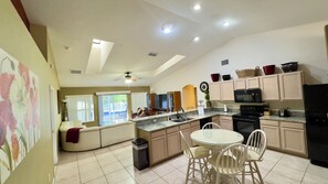 华丽独立别墅, 泳池景观 | 私人厨房