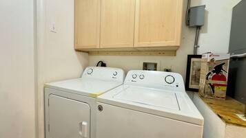 Deluxe-Haus, Poolblick | Wäschereiservice