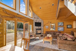 Télévision, cheminée