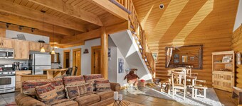 Haven Lane Log Cabin - Rustic Cle Elum Getaway