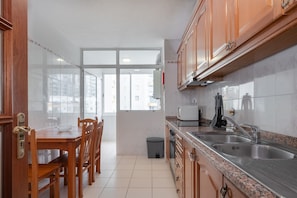 Fridge, microwave, oven, coffee/tea maker