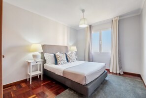 2 Schlafzimmer, Bügeleisen/Bügelbrett, Reisekinderbett, kostenloses WLAN