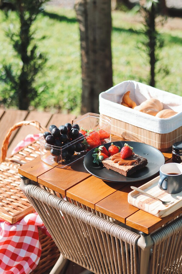 Suite, Pets Allowed, Valley View | Outdoor dining - Alinea Hospedaria (Vale dos Vinhedos)