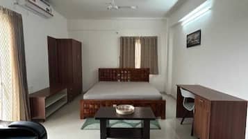 Escritorio, espacio para trabajar con laptop y wifi gratis