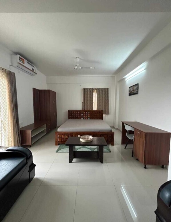 Desk, laptop workspace, free WiFi