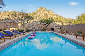 A heated pool - Stunning Mountain View! Heated Saltwater Pool, King Beds, Pool Table (Phoenix)