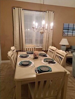 Dining - Salt-Tee Retreat, Barefoot Golf, Golfers Welcome (North Myrtle Beach)