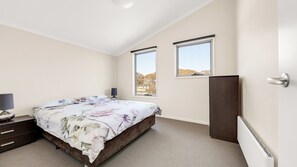 3 bedrooms, iron/ironing board