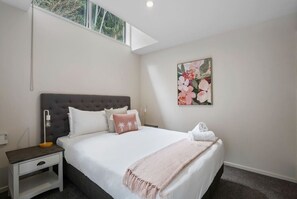 1 soverom, strykejern/-brett, wi-fi og sengetøy