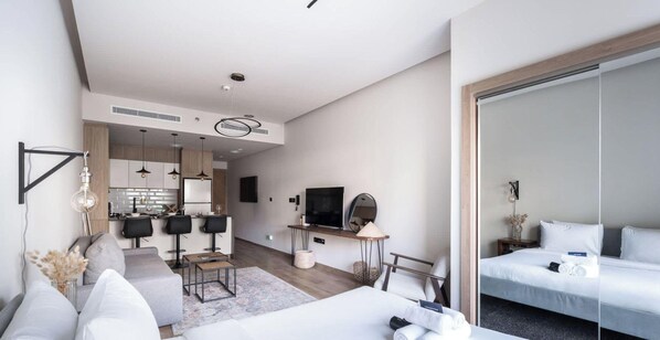 Internet - JVC Sleeps 4 With Private Balcony (Dubai)