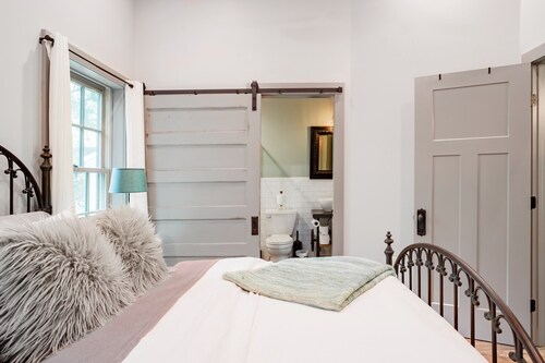 Music Themed Getaway Minutes from Downtown Nashville