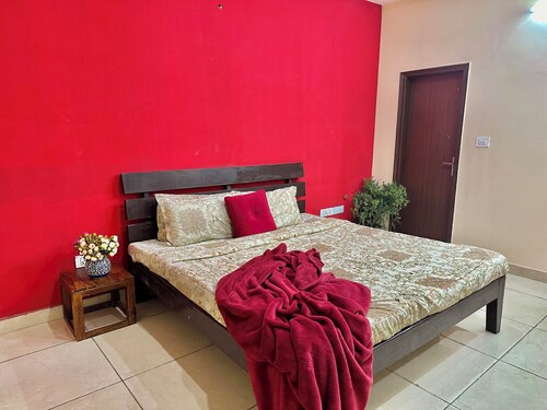 3 BHK entire floor on main road Gurgaon