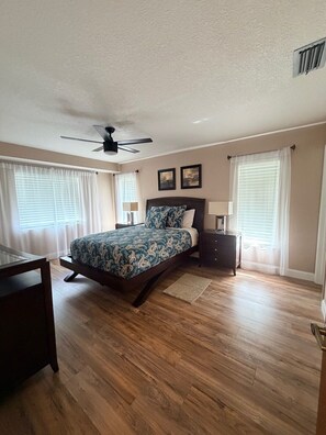 2 soverom, strykejern/-brett, wi-fi (inkludert) og sengetøy