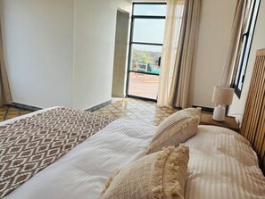 مكواة/لوح كي وواي فاي وملاءات أسرّة