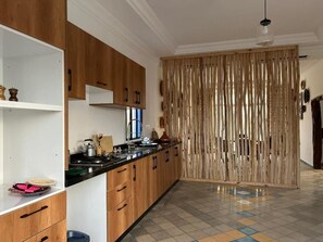 ميكروويف، فرن، موقد طهي مسطح، غسالة أطباق