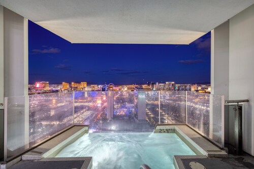 Dream Luxury 4BR Penthouse Vegas Relaxing Hot Tub