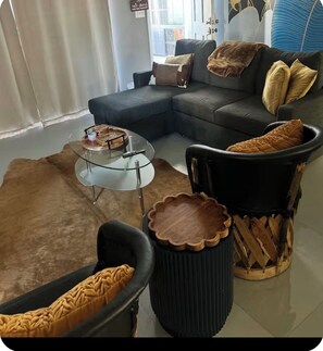 TV - Modern Scottsdale Retreat with Pool, Spa & Mountain View’s (Scottsdale)