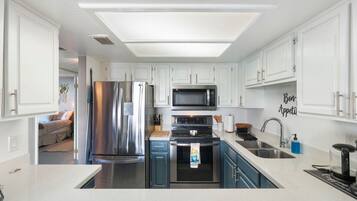 Micro-ondas, fogão, cooktop, lava-louças