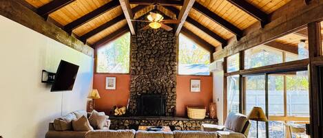 TV connectée, cheminée