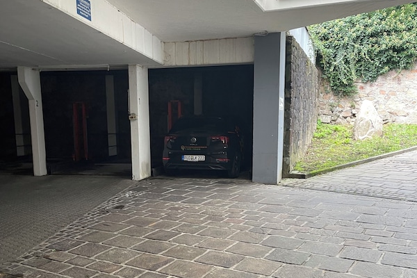 Rein fahrt von vorne des Hauses