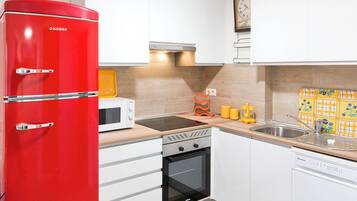 Oven, stovetop, dishwasher